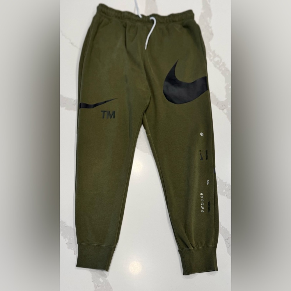 Nike Men Green Joggers with Black Logo - Picture 8 of 10